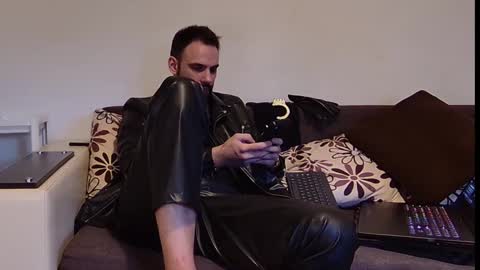 Snapshot of master_roberto333 chatting on 01-17-25, 02:39 SIR online show from 01-17-25, 02:39