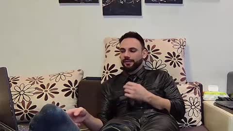 Snapshot of master_roberto333 chatting on 02-17-25, 02:42 SIR online show from 02-17-25, 02:42