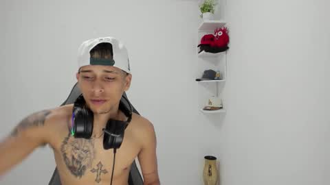 Snapshot of masteralda09 chatting on 11-09-25, 02:43 Alpha junior online show from 11-09-25, 02:43