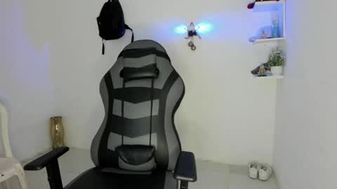 Snapshot of masteralda09 chatting on 12-03-25, 01:42 Alpha junior online show from 12-03-25, 01:42