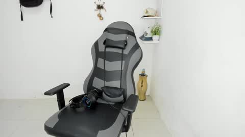 Snapshot of masteralda09 chatting on 12-04-25, 02:26 Alpha junior online show from 12-04-25, 02:26