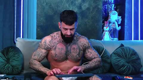 Snapshot of masterkingofmuscle chatting on 12-05-24, 03:06 masterkingofmuscle online show from 12-05-24, 03:06