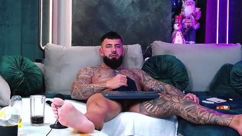 Snapshot of masterkingofmuscle chatting on 12-17-24, 03:39 masterkingofmuscle online show from 12-17-24, 03:39