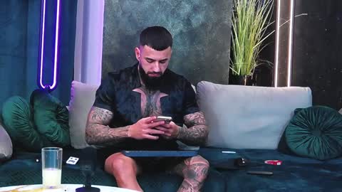 Snapshot of masterkingofmuscle chatting on 01-07-25, 07:17 masterkingofmuscle online show from 01-07-25, 07:17