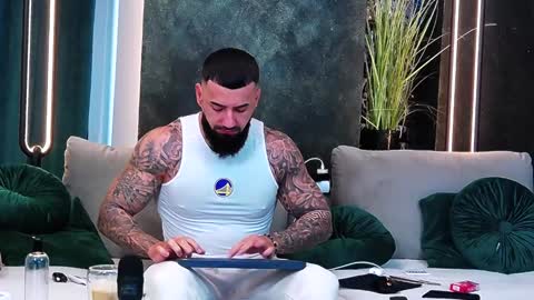 Snapshot of masterkingofmuscle chatting on 01-21-25, 06:54 masterkingofmuscle online show from 01-21-25, 06:54