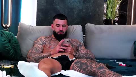 Snapshot of masterkingofmuscle chatting on 01-29-25, 11:41 masterkingofmuscle online show from 01-29-25, 11:41