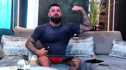 Snapshot of masterkingofmuscle chatting on 02-10-25, 07:26 masterkingofmuscle online show from 02-10-25, 07:26