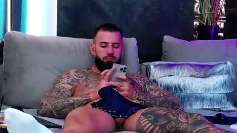 Snapshot of masterkingofmuscle chatting on 02-25-25, 10:15 masterkingofmuscle online show from 02-25-25, 10:15