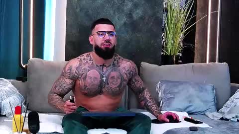 Snapshot of masterkingofmuscle chatting on 03-03-25, 01:20 masterkingofmuscle online show from 03-03-25, 01:20