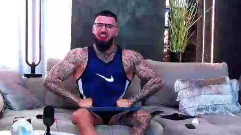 Snapshot of masterkingofmuscle chatting on 03-10-25, 07:21 masterkingofmuscle online show from 03-10-25, 07:21