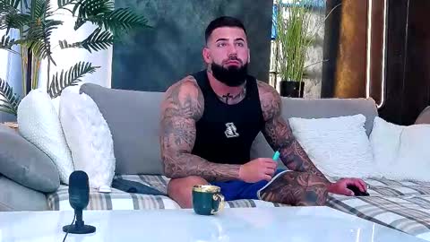 Snapshot of masterkingofmuscle chatting on 09-15-25, 08:03 masterkingofmuscle online show from 09-15-25, 08:03