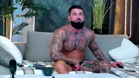 Snapshot of masterkingofmuscle chatting on 09-17-25, 07:32 masterkingofmuscle online show from 09-17-25, 07:32