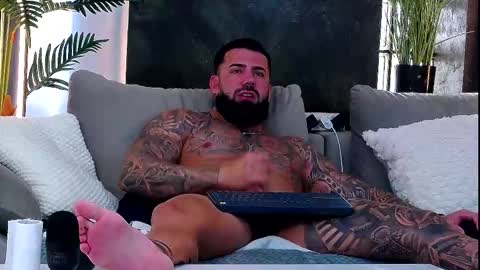 Snapshot of masterkingofmuscle chatting on 10-10-25, 06:45 masterkingofmuscle online show from 10-10-25, 06:45