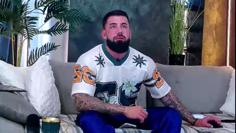 Snapshot of masterkingofmuscle chatting on 10-16-25, 08:15 masterkingofmuscle online show from 10-16-25, 08:15