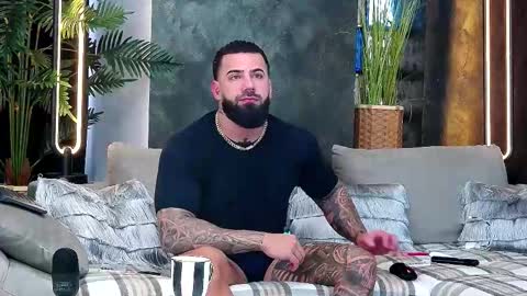 Snapshot of masterkingofmuscle chatting on 11-17-25, 07:47 masterkingofmuscle online show from 11-17-25, 07:47