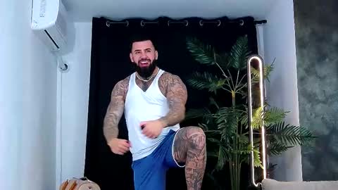 Snapshot of masterkingofmuscle chatting on 11-27-25, 09:50 masterkingofmuscle online show from 11-27-25, 09:50