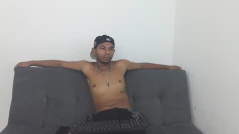 Snapshot of masters_latins chatting on 07-21-26, 03:25 masters_latins online show from 07-21-26, 03:25