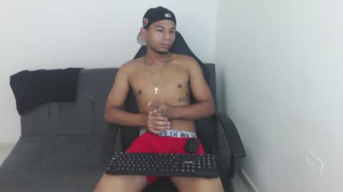Snapshot of masters_latins chatting on 07-25-26, 04:15 masters_latins online show from 07-25-26, 04:15