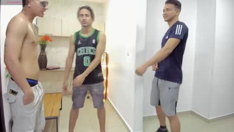 Snapshot of masters_sexx chatting on 02-15-25, 11:28 Team Cris Darwin- Fernando- Stiven- David online show from 02-15-25, 11:28