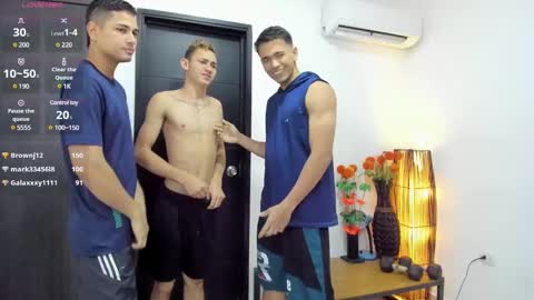Snapshot of masters_sexx chatting on 03-07-25, 02:34 Team Cris Darwin- Fernando- Stiven- David online show from 03-07-25, 02:34