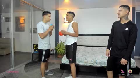 Snapshot of masters_sexx chatting on 10-05-25, 11:30 Team Cris Darwin- Fernando- Stiven- David online show from 10-05-25, 11:30