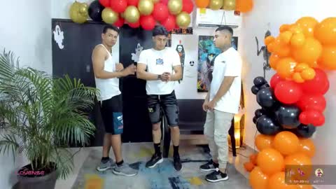 Snapshot of masters_sexx chatting on 10-22-25, 11:21 Team Cris Darwin- Fernando- Stiven- David online show from 10-22-25, 11:21