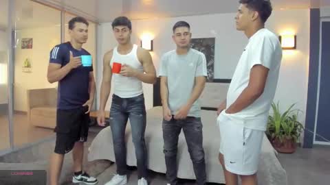 Snapshot of masters_sexx chatting on 11-11-25, 11:21 Team Cris Darwin- Fernando- Stiven- David online show from 11-11-25, 11:21