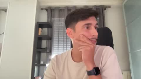 Snapshot of matahavi chatting on 09-26-25, 04:33 Aaron online show from 09-26-25, 04:33