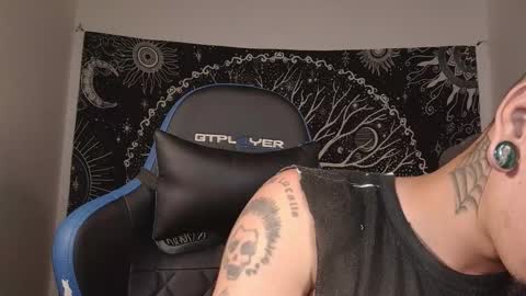 Snapshot of mateo60_ chatting on 10-16-25, 10:55 Mateo online show from 10-16-25, 10:55