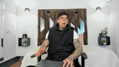 mateo_dilucajs1 online show from 10-17-25, 10:23