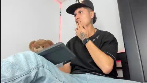 mateo_escobar online show from 11-07-25, 03:39