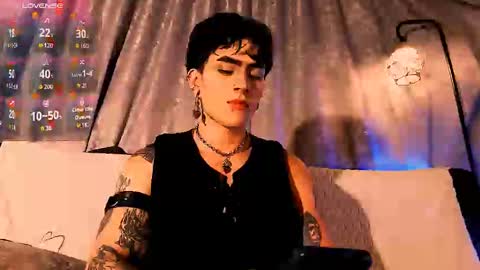 Snapshot of mathewth chatting on 10-25-25, 12:40 Mathew online show from 10-25-25, 12:40