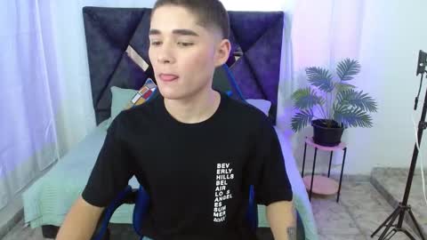 Snapshot of matiii18 chatting on 09-13-25, 01:33 Mati online show from 09-13-25, 01:33