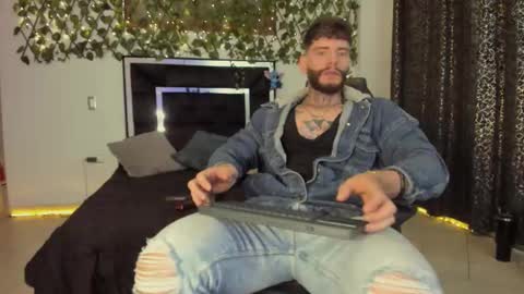 matius foxter online show from 10-25-25, 07:08