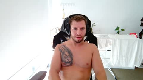 Snapshot of matt89aus chatting on 12-19-24, 06:45 MRD online show from 12-19-24, 06:45