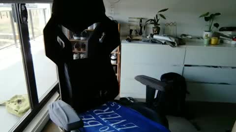 Snapshot of matt89aus chatting on 12-27-24, 02:58 MRD online show from 12-27-24, 02:58