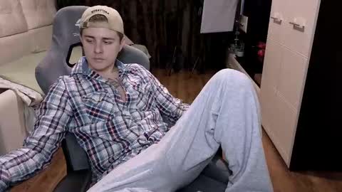 Snapshot of matt_aniston chatting on 12-09-24, 02:06 Matt online show from 12-09-24, 02:06