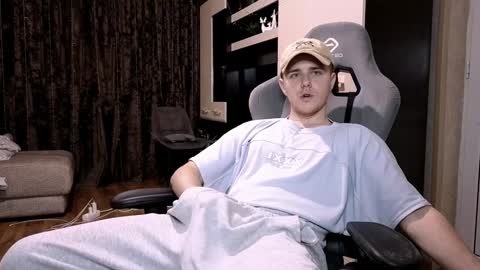 Snapshot of matt_aniston chatting on 02-01-25, 02:26 Matt online show from 02-01-25, 02:26