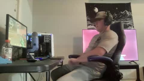Snapshot of mattdawg13 chatting on 05-08-26, 03:34 MattDawg13 online show from 05-08-26, 03:34