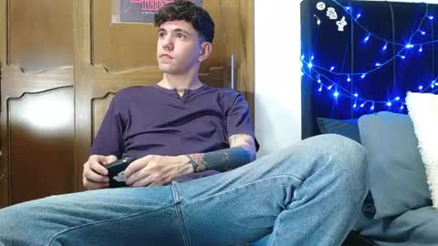 Snapshot of matteo12_ chatting on 07-19-26, 03:21 ---Matteo--- online show from 07-19-26, 03:21