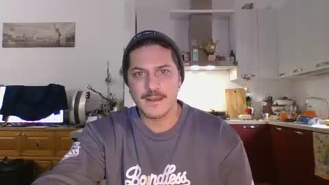 Snapshot of matteushh87 chatting on 12-16-25, 08:08 matteushh87 online show from 12-16-25, 08:08