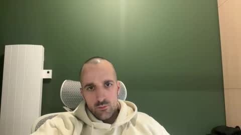 Snapshot of matthias24 chatting on 11-26-25, 12:22 M online show from 11-26-25, 12:22