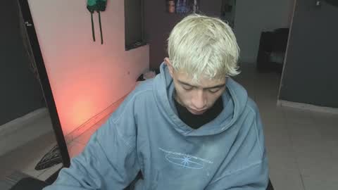 mattias     online show from 03-08-25, 03:35