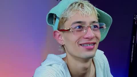 mattias     online show from 12-23-25, 04:43