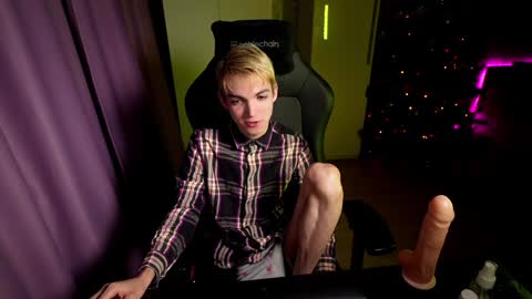 Snapshot of mattyaiden chatting on 12-03-24, 01:10 Matty Aiden online show from 12-03-24, 01:10