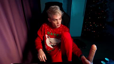 Snapshot of mattyaiden chatting on 12-22-24, 01:55 Matty Aiden online show from 12-22-24, 01:55