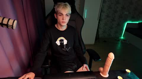 Snapshot of mattyaiden chatting on 01-18-25, 06:32 Matty Aiden online show from 01-18-25, 06:32