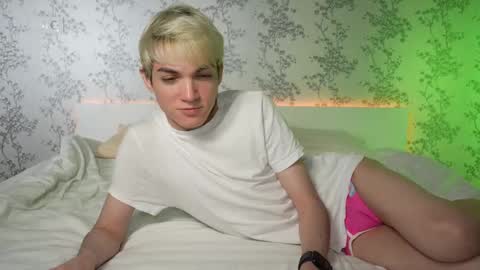 Snapshot of mattyaiden chatting on 02-09-25, 01:25 Matty Aiden online show from 02-09-25, 01:25