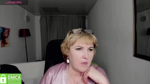 Snapshot of mature_blonde7 chatting on 12-21-24, 08:21 Lana online show from 12-21-24, 08:21