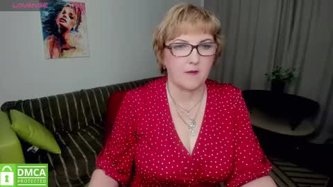 Snapshot of mature_blonde7 chatting on 01-21-25, 01:43 Lana online show from 01-21-25, 01:43